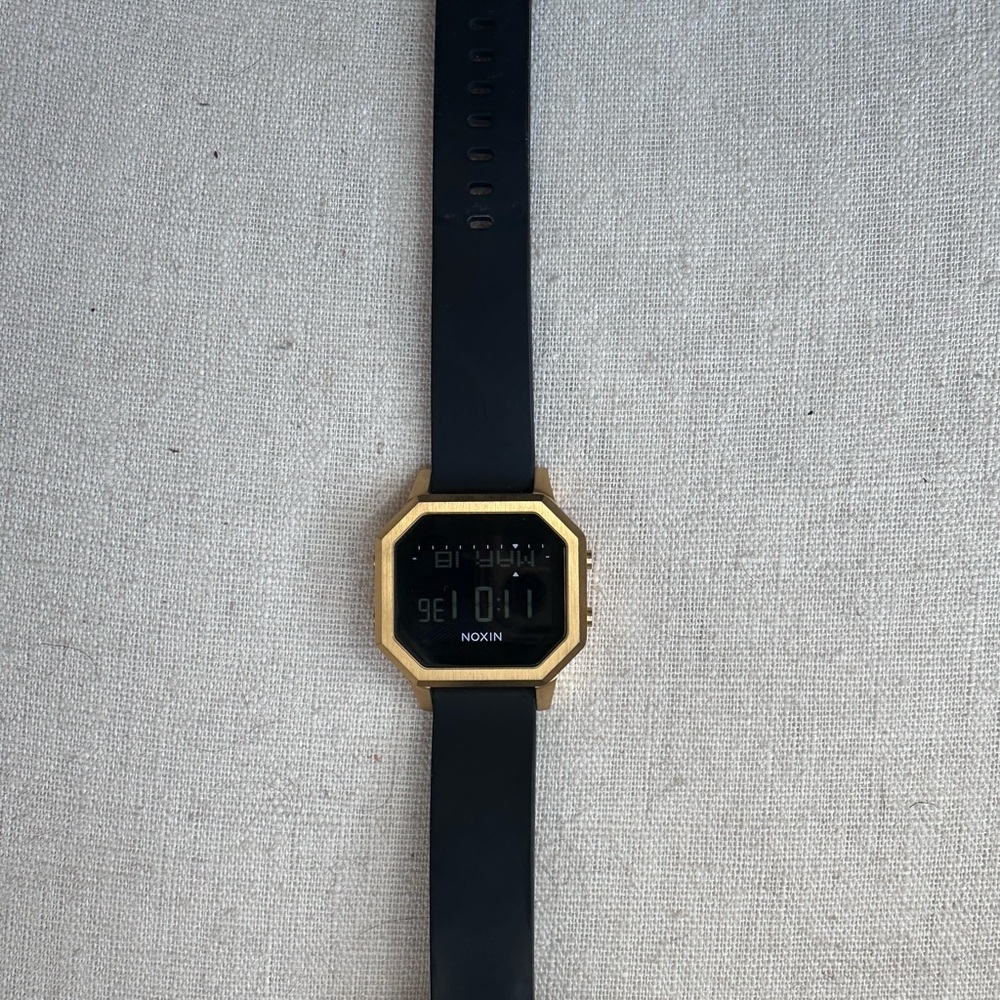 Nixon women’s watch Siren Stainless Black and Gold